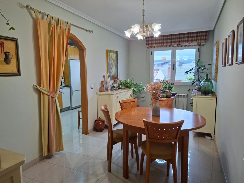 5 bedroom Flat for sale in Ponferrada - € 330,000 (Ref: 10075490)