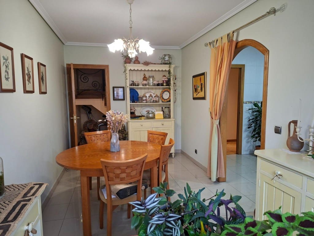 5 bedroom Flat for sale in Ponferrada - € 330,000 (Ref: 10075490)