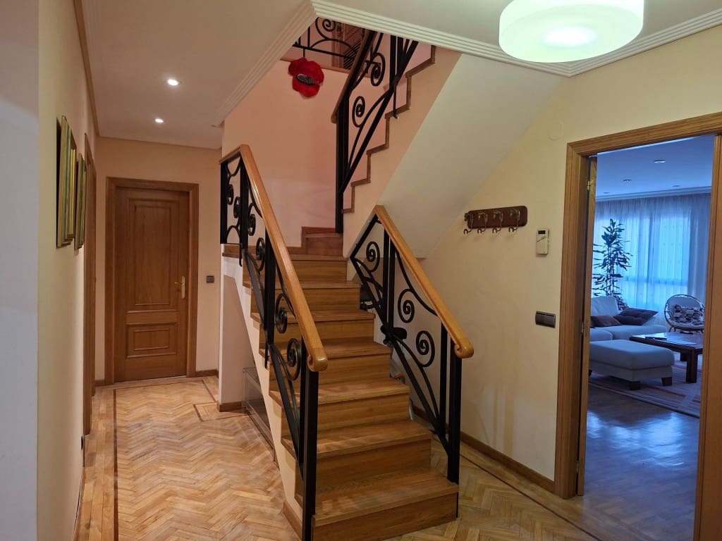 5 bedroom Flat for sale in Ponferrada - € 330,000 (Ref: 10075490)