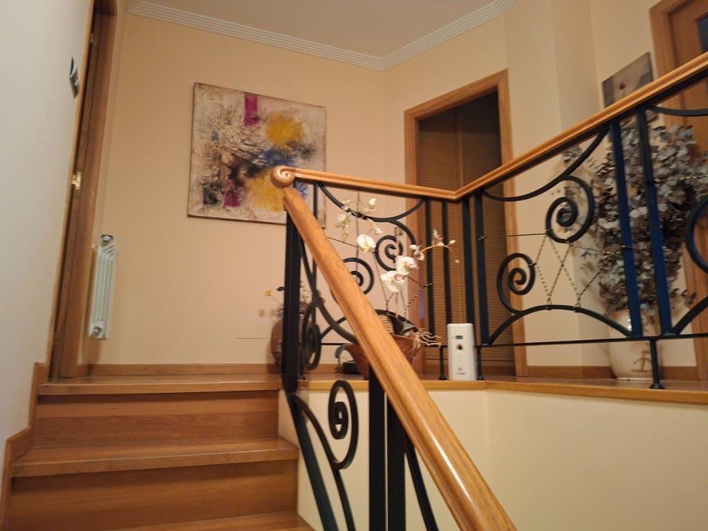 5 bedroom Flat for sale in Ponferrada - € 330,000 (Ref: 10075490)