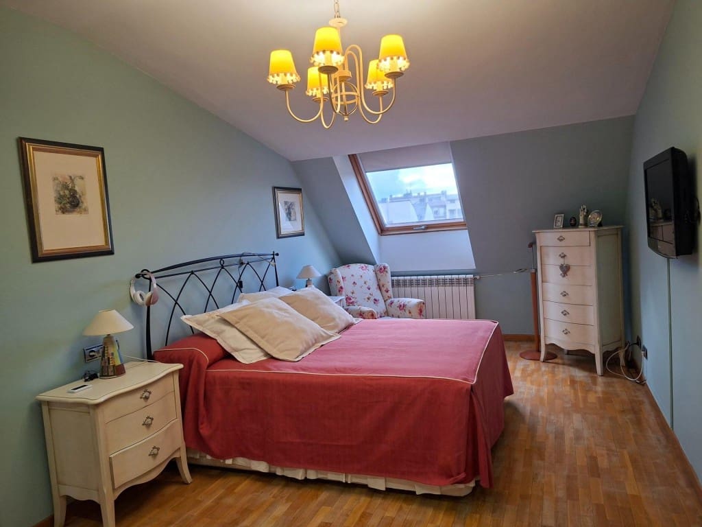 5 bedroom Flat for sale in Ponferrada - € 330,000 (Ref: 10075490)