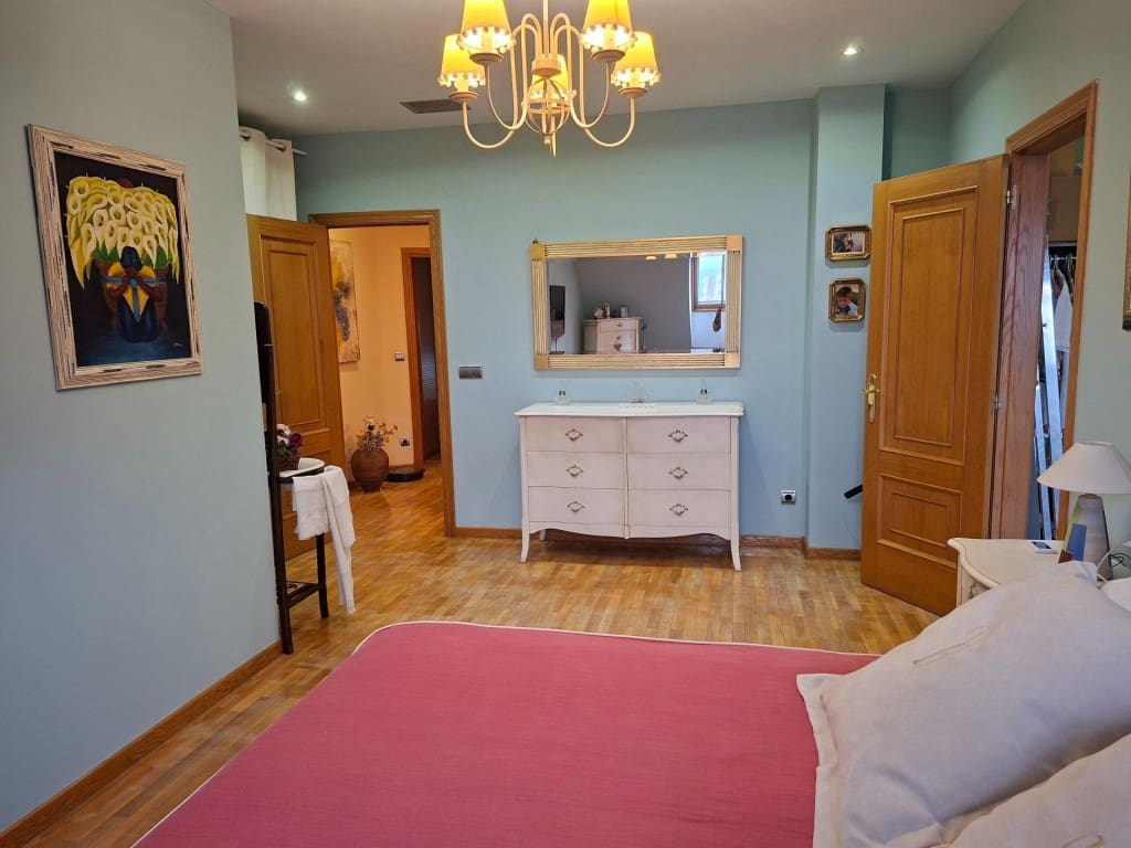5 bedroom Flat for sale in Ponferrada - € 330,000 (Ref: 10075490)