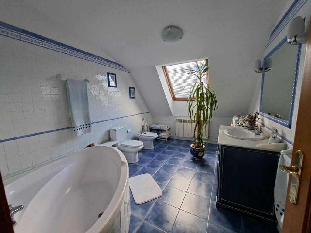 5 bedroom Flat for sale in Ponferrada - € 330,000 (Ref: 10075490)