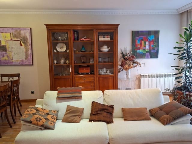 5 bedroom Flat for sale in Ponferrada - € 330,000 (Ref: 10075490)