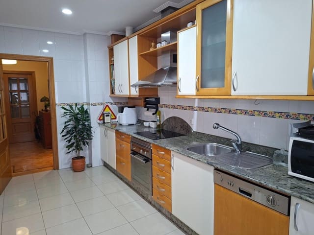 5 bedroom Flat for sale in Ponferrada - € 330,000 (Ref: 10075490)