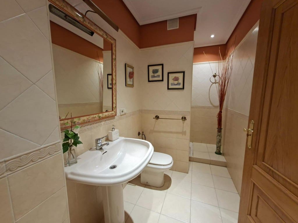 5 bedroom Flat for sale in Ponferrada - € 330,000 (Ref: 10075490)