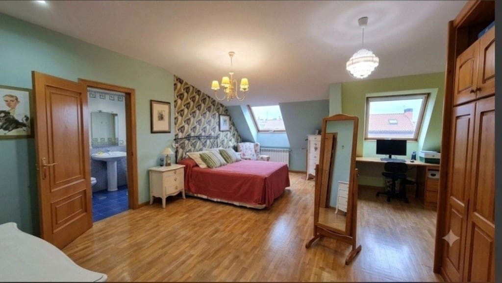 5 bedroom Flat for sale in Ponferrada - € 330,000 (Ref: 10075490)