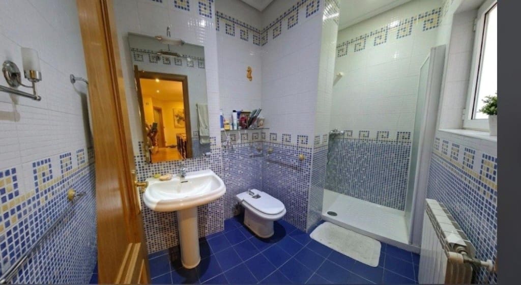 5 bedroom Flat for sale in Ponferrada - € 330,000 (Ref: 10075490)