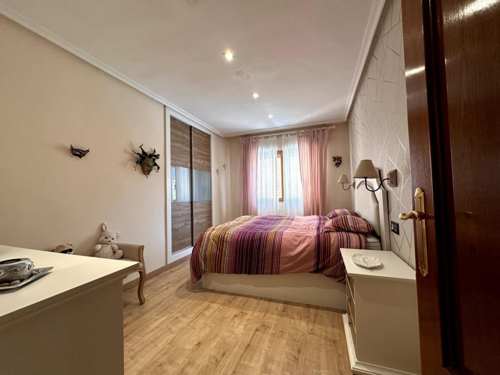 4 sovrum Lägenhet till salu i Leon stad med garage - 159 900 € (Ref: 10085934)