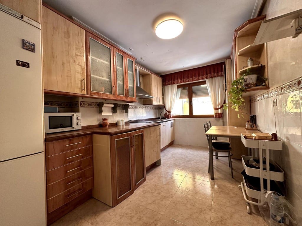 4 sovrum Lägenhet till salu i Leon stad med garage - 159 900 € (Ref: 10085934)