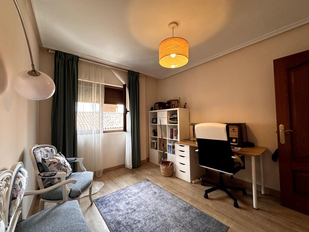4 sovrum Lägenhet till salu i Leon stad med garage - 159 900 € (Ref: 10085934)