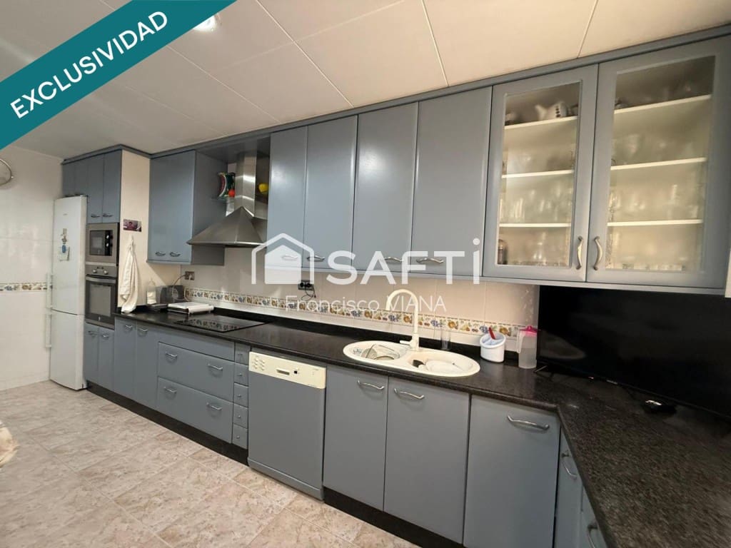 4 Zimmer Villa zu verkaufen in Pineda de Mar mit Pool Garage - 735.000 € (Ref: 10089410)