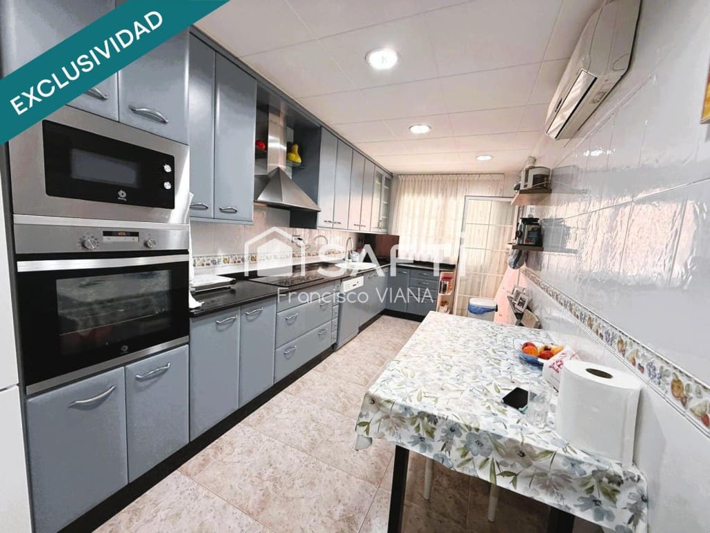 4 Zimmer Villa zu verkaufen in Pineda de Mar mit Pool Garage - 735.000 € (Ref: 10089410)
