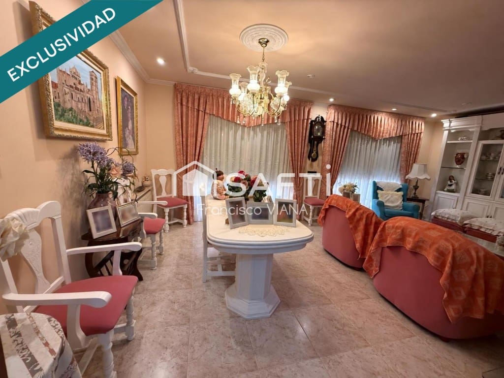 4 Zimmer Villa zu verkaufen in Pineda de Mar mit Pool Garage - 735.000 € (Ref: 10089410)