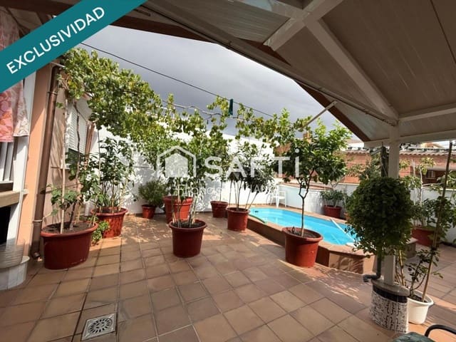 4 Zimmer Villa zu verkaufen in Pineda de Mar mit Pool Garage - 735.000 € (Ref: 10089410)