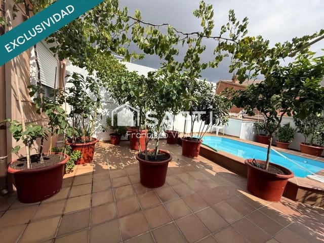 4 Zimmer Villa zu verkaufen in Pineda de Mar mit Pool Garage - 735.000 € (Ref: 10089410)