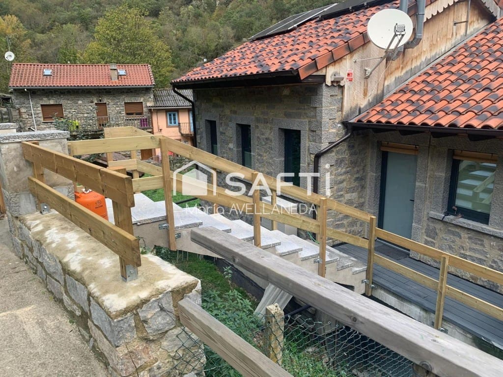 Finca/Casa Rural de 4 habitaciones en Posada de Valdeón en venta - 465.000 € (Ref: 10089411)