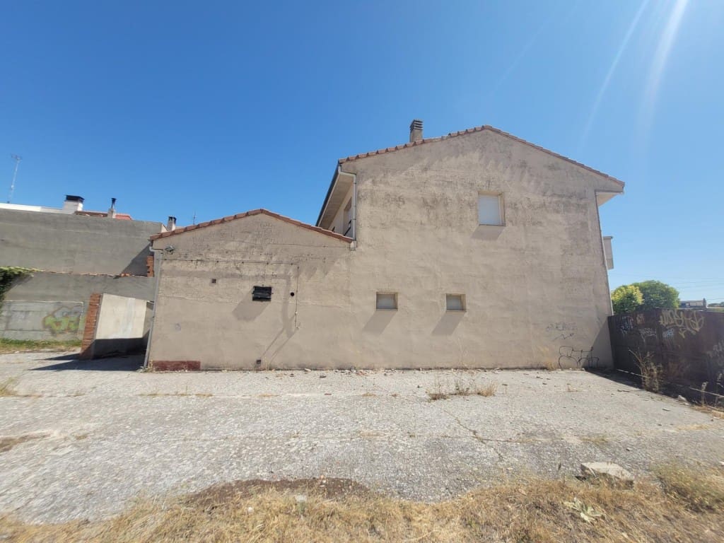 4 sovrum Villa till salu i Cuellar - 285 000 € (Ref: 10094392)