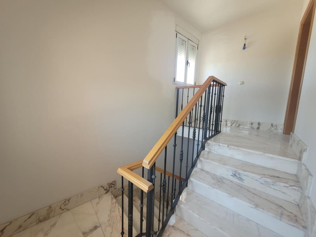 4 sovrum Villa till salu i Cuellar - 285 000 € (Ref: 10094392)