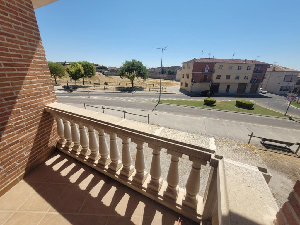 4 sovrum Villa till salu i Cuellar - 285 000 € (Ref: 10094392)