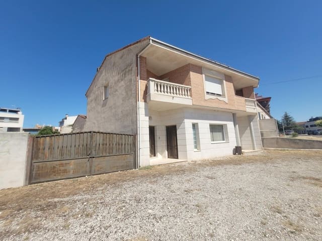 4 sovrum Villa till salu i Cuéllar - 285 000 € (Ref: 10094392)