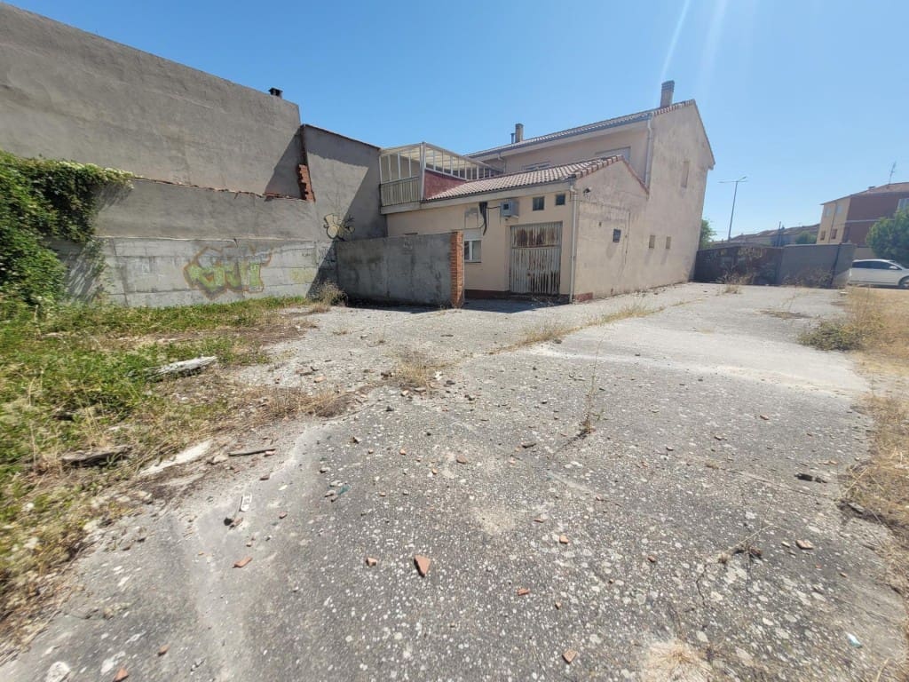 4 sovrum Villa till salu i Cuellar - 285 000 € (Ref: 10094392)
