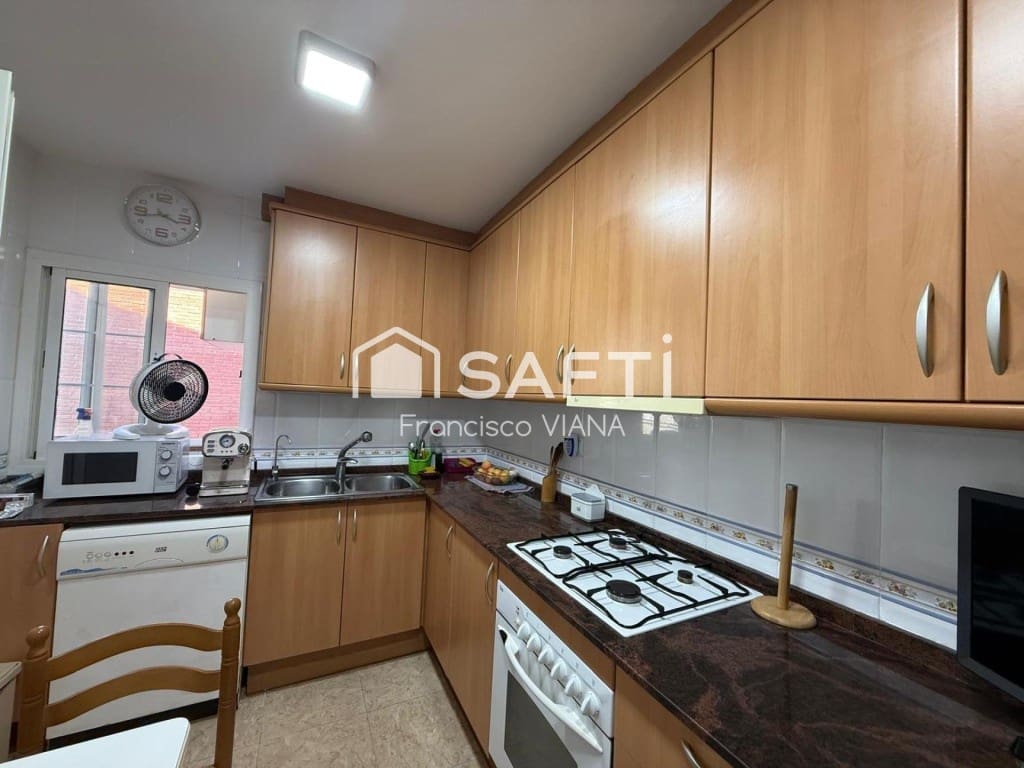3 chambre Appartement à vendre à Santa Susanna avec piscine garage - 354 000 € (Ref: 10098187)