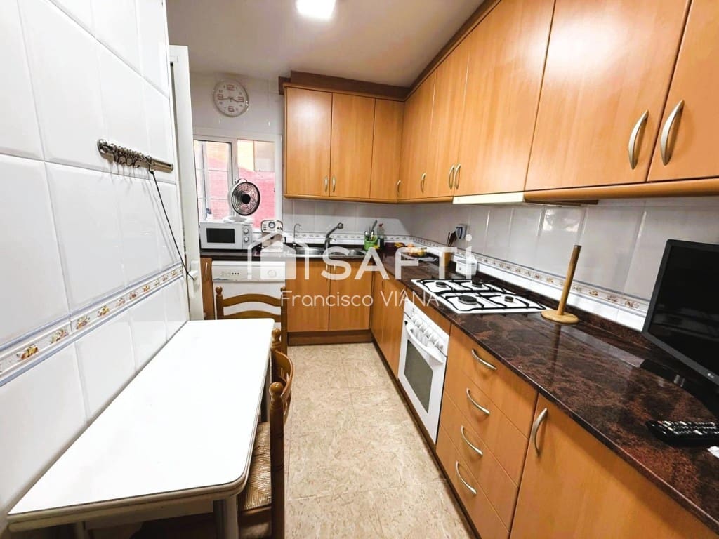 3 chambre Appartement à vendre à Santa Susanna avec piscine garage - 354 000 € (Ref: 10098187)