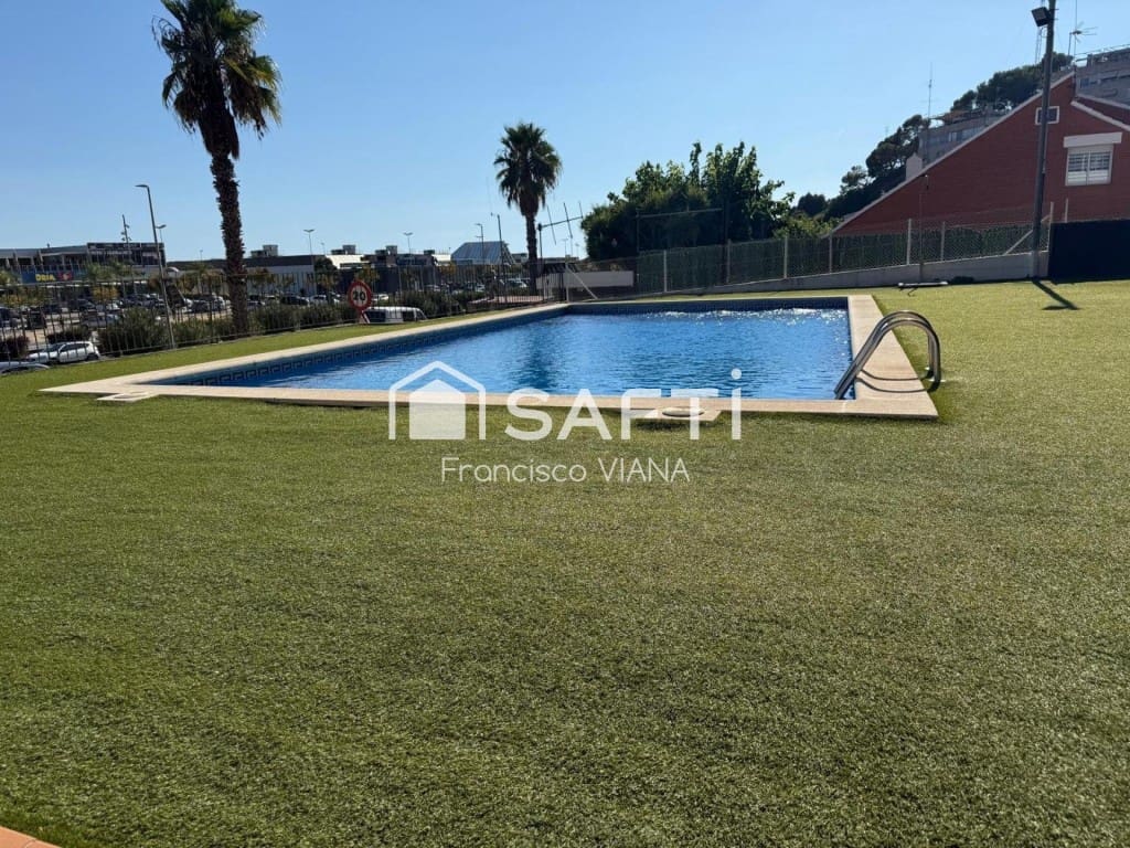 3 chambre Appartement à vendre à Santa Susanna avec piscine garage - 354 000 € (Ref: 10098187)