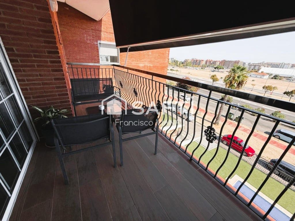 3 chambre Appartement à vendre à Santa Susanna avec piscine garage - 354 000 € (Ref: 10098187)