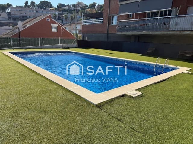 3 chambre Appartement à vendre à Santa Susanna avec piscine garage - 354 000 € (Ref: 10098187)