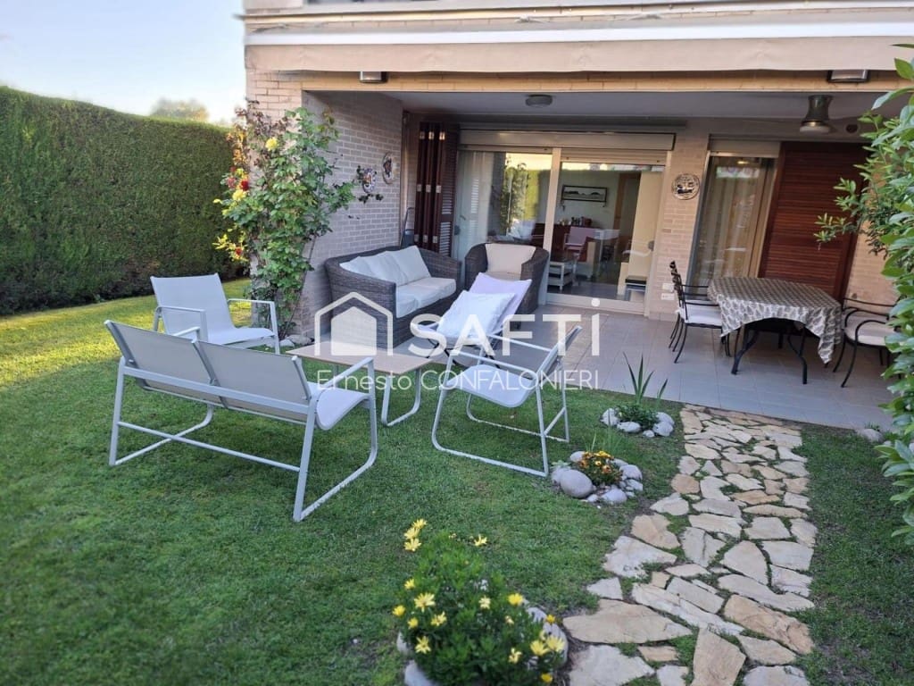 3 camera da letto Villetta a Schiera in vendita in Sant Jordi con piscina garage - 240.000 € (Rif: 10100104)