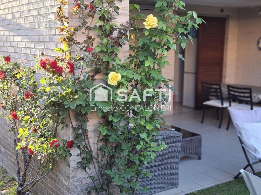 3 camera da letto Villetta a Schiera in vendita in Sant Jordi con piscina garage - 240.000 € (Rif: 10100104)