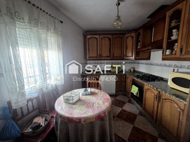 3 bedroom Villa for sale in Montijo with garage - € 84,000 (Ref: 10102223)