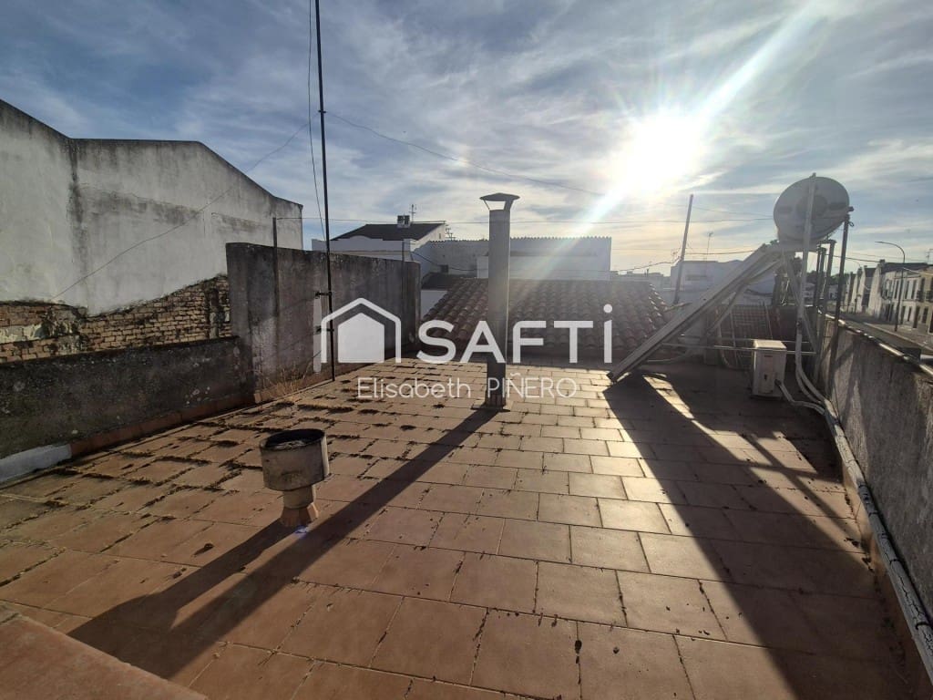 3 bedroom Villa for sale in Montijo with garage - € 84,000 (Ref: 10102223)