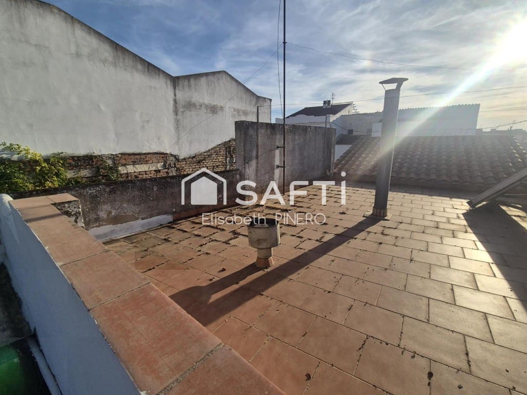 3 bedroom Villa for sale in Montijo with garage - € 84,000 (Ref: 10102223)