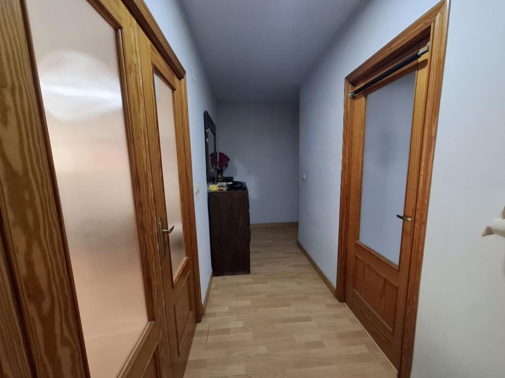 3 bedroom Apartment for sale in Llutxent - € 89,900 (Ref: 10109382)