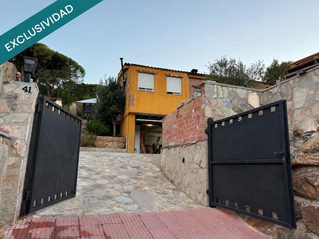 3 bedroom Villa for sale in Macanet de la Selva with garage - € 399,000 (Ref: 10109389)