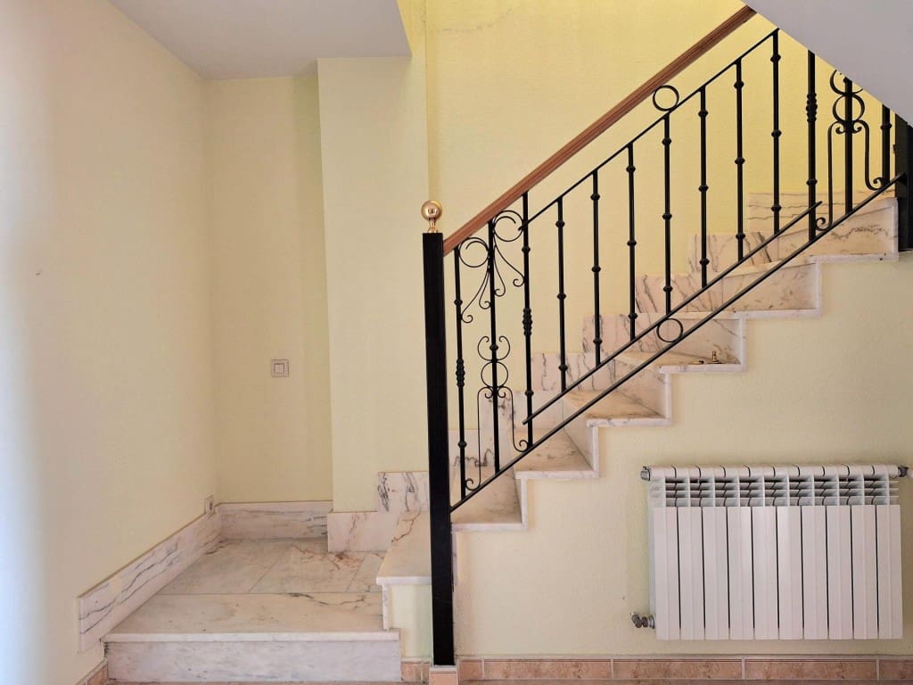 4 bedroom Flat for sale in Penaranda de Bracamonte - € 137,000 (Ref: 10109393)