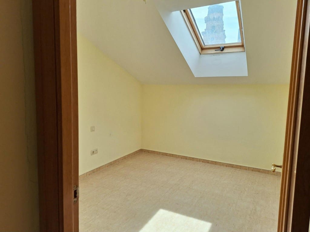 4 bedroom Flat for sale in Penaranda de Bracamonte - € 137,000 (Ref: 10109393)