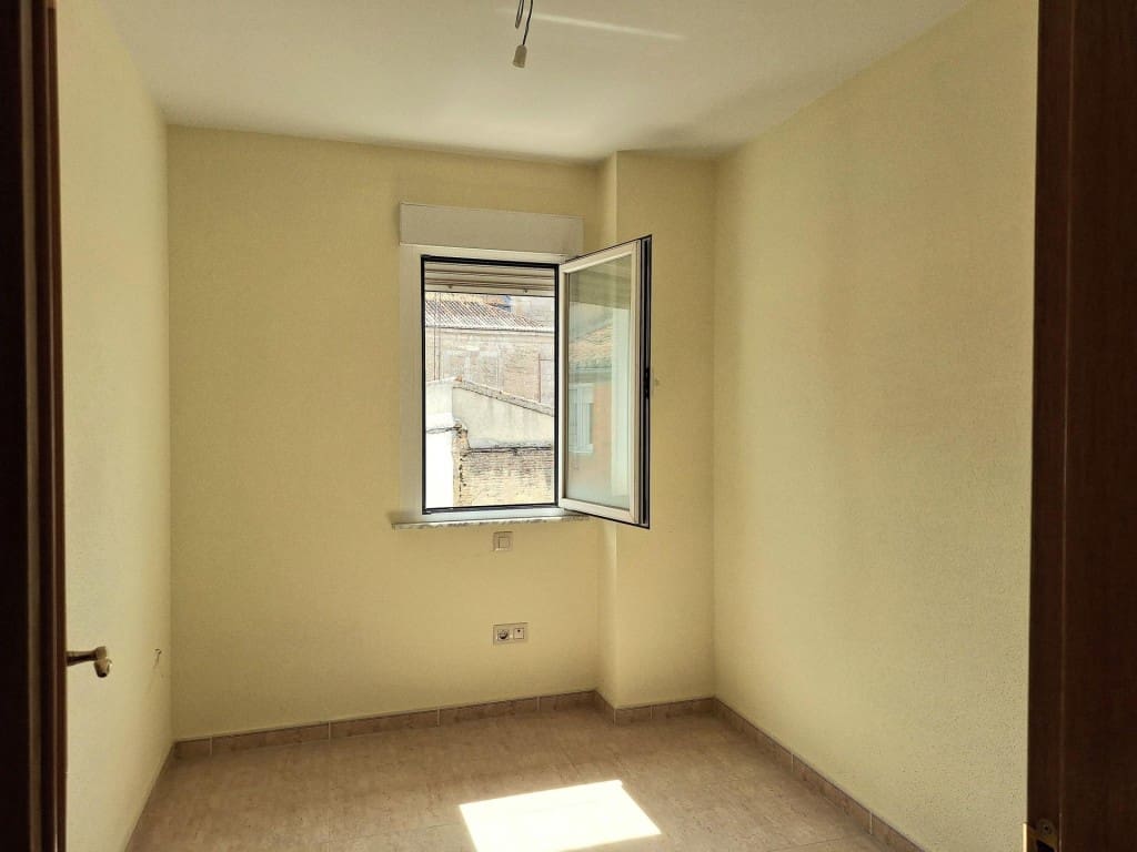 4 bedroom Flat for sale in Penaranda de Bracamonte - € 137,000 (Ref: 10109393)