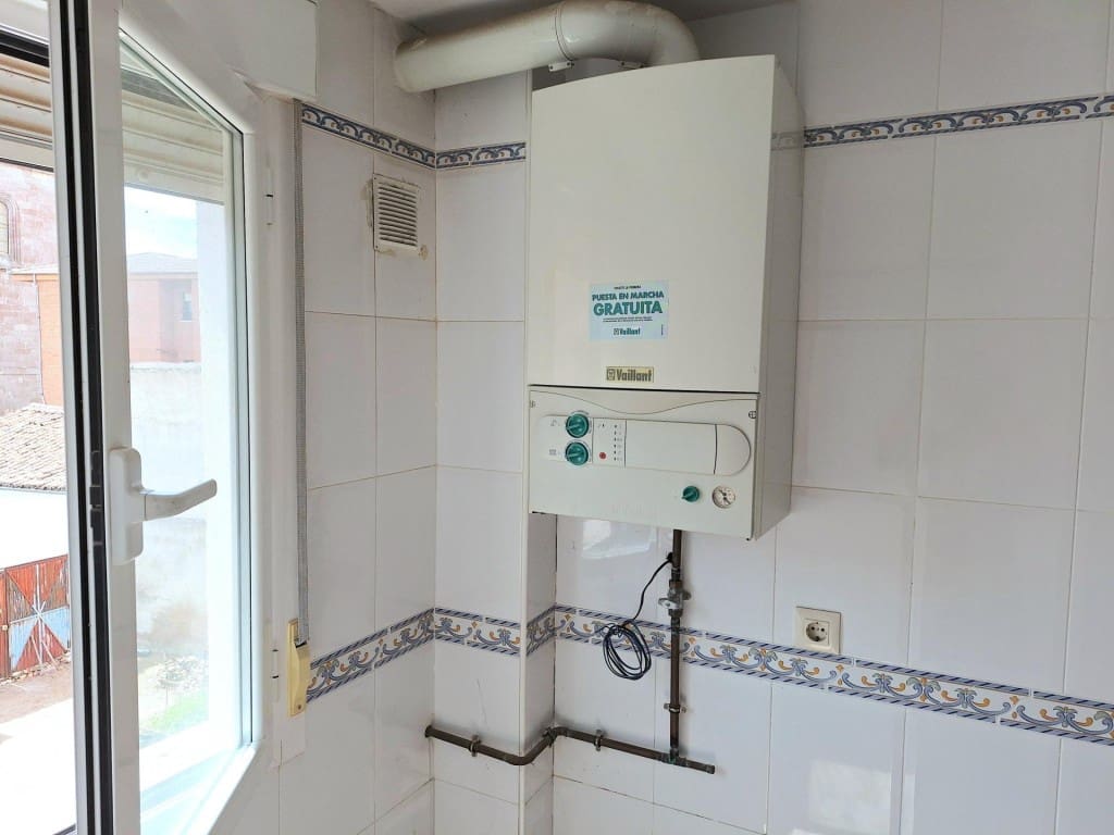 4 bedroom Flat for sale in Penaranda de Bracamonte - € 137,000 (Ref: 10109393)