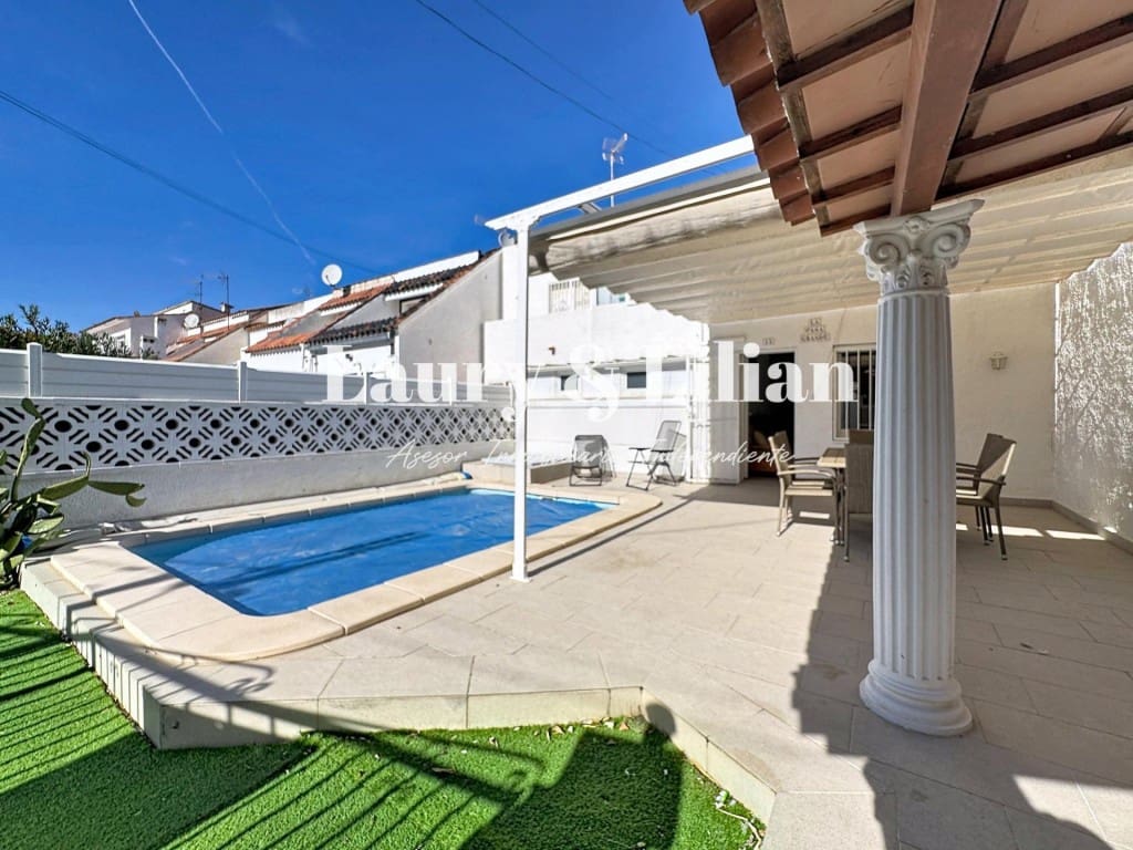 3 soveværelse Rækkehus til salg i Empuriabrava med swimmingpool - € 289.000 (Ref: 10115609)