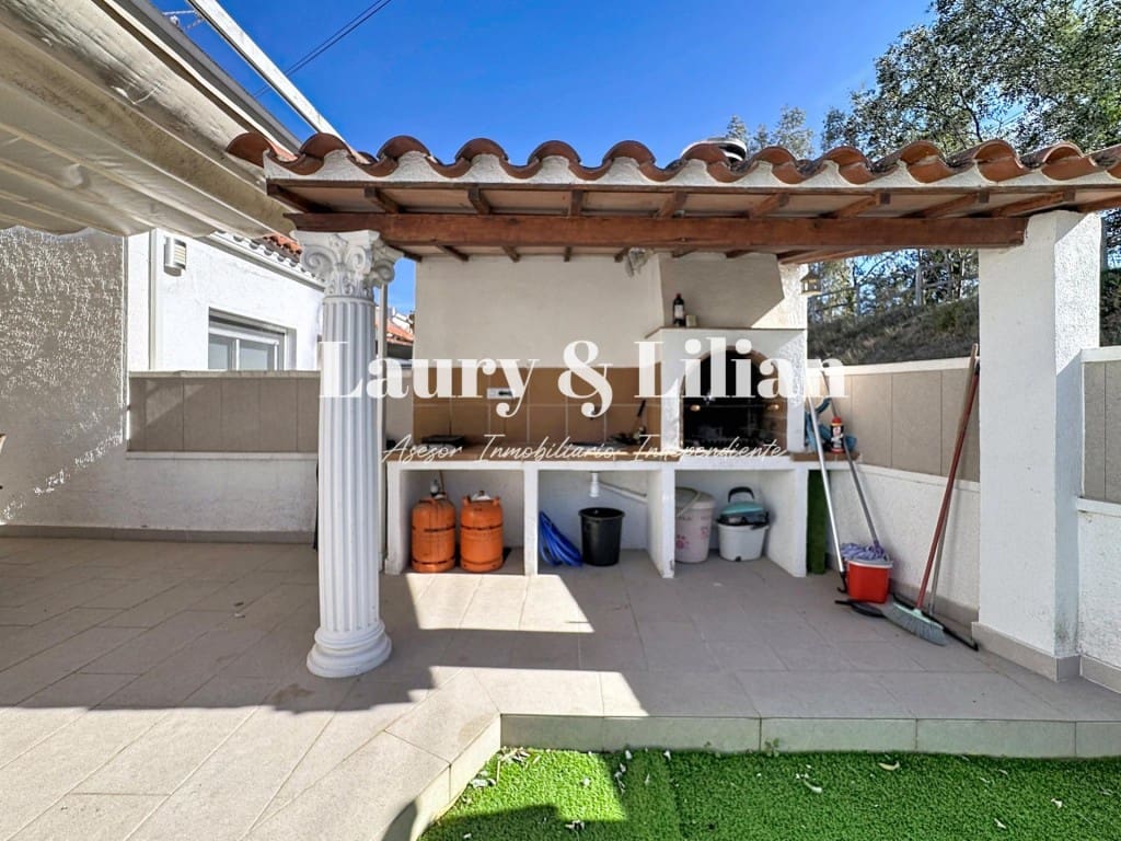 3 soveværelse Rækkehus til salg i Empuriabrava med swimmingpool - € 289.000 (Ref: 10115609)