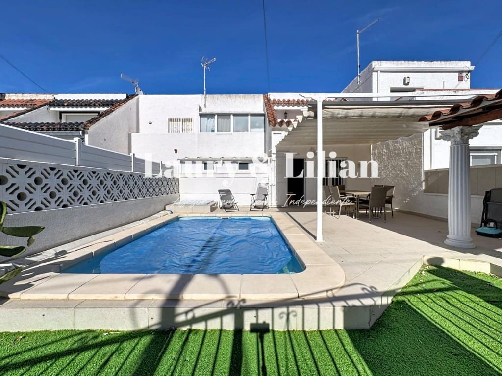 3 soveværelse Rækkehus til salg i Empuriabrava med swimmingpool - € 289.000 (Ref: 10115609)