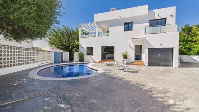 4 makuuhuone Huvila myytävänä paikassa Empuriabrava, Castelló d'Empúries mukana uima-altaan 
autotalli - 599 000 € (Ref: 10115610)