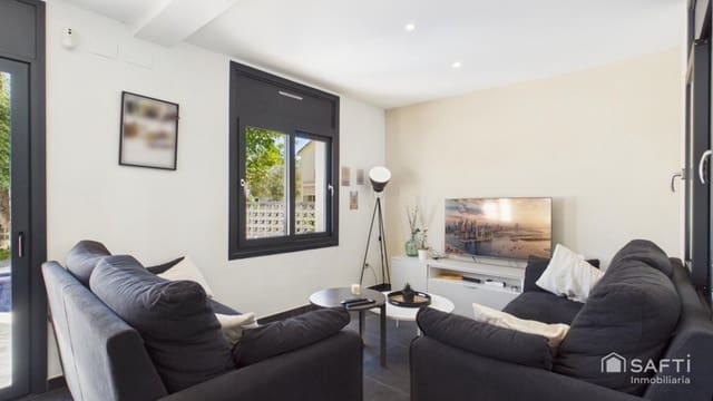 4 makuuhuone Huvila myytävänä paikassa Empuriabrava, Castelló d'Empúries mukana uima-altaan 
autotalli - 599 000 € (Ref: 10115610)
