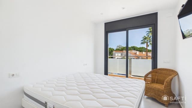 4 makuuhuone Huvila myytävänä paikassa Empuriabrava, Castelló d'Empúries mukana uima-altaan 
autotalli - 599 000 € (Ref: 10115610)