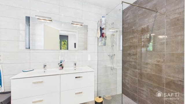 4 makuuhuone Huvila myytävänä paikassa Empuriabrava, Castelló d'Empúries mukana uima-altaan 
autotalli - 599 000 € (Ref: 10115610)