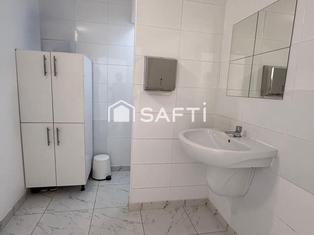 Commercieel te koop in Puerto del Carmen, Tías - € 340.000 (Ref: 10115611)